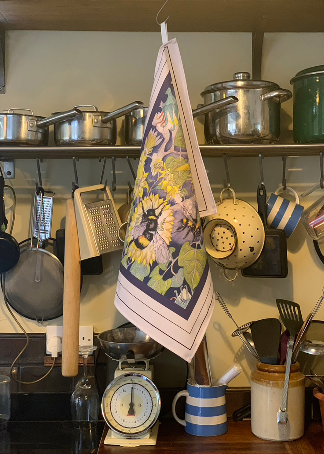 Tea Towel Bee design. TTB1